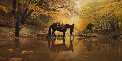 Irati; Eneko (Eneko Sagardoy) is led through the forest by his horse Itzal.